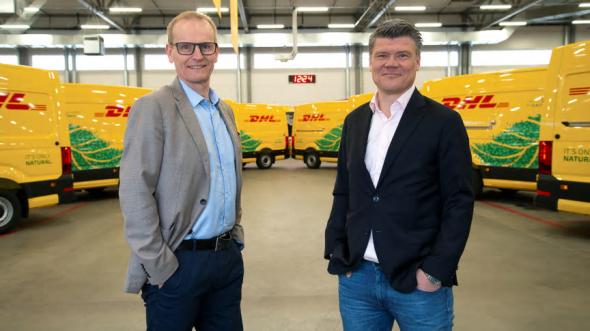 Michael Källbäcker, kvalitets- och miljöchef, och Peter Ervasalo, vd, på DHL Express.
