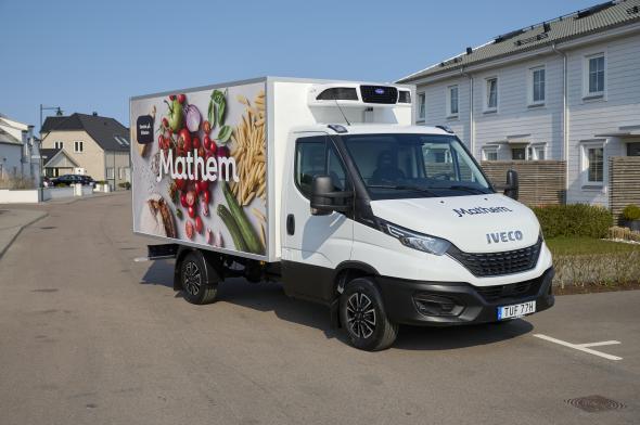 Mathem har utökat sin fordonspark med ytterligare 100 IVECO Daily och det innebär att man har cirka 250 transportbilar från IVECO för sina hemleveranser med mat.