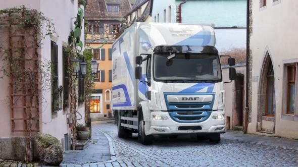 DAF Trucks lanserar LF Electric, en elektrisk transportlastbil för stadstrafik med räckvidd på upp till 280 kilometer utan utsläpp.