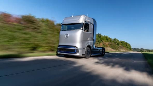 Konceptlastbilen Mercedes-Benz GenH2 drivs med flytande väte.