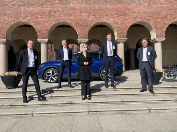 På bilden från vänster: Sten Forsberg, chef, Volkswagen Personbilar Sverige, Daniel Helldén (MP), trafikborgarråd, Stockholms, Anna König Jerlmyr (M), finansborgarråd, Stockholms stad., Johan Lindehag, VD, Ellevio och David Källsäter, VD, Scania Sverige.