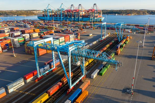 Godstågen från Umeå kommer att köras direkt in på APM Terminals containerterminal i Göteborgs hamn där godset snabbt kan lastas om till fartyg. 