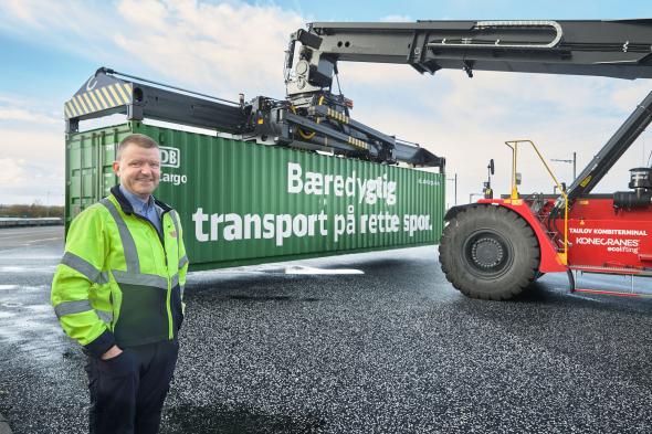 &rdquo;Godstransport p&aring; r&auml;ls &auml;r en h&aring;llbar l&ouml;sning, och v&aring;ra nya Konecranes reachstackers med Flow Drive-teknologi st&ouml;djer den gr&ouml;na omst&auml;llningen med betydande CO₂e-besparingar,&rdquo; s&auml;ger teamledare Brian Hjortkj&aelig;r.